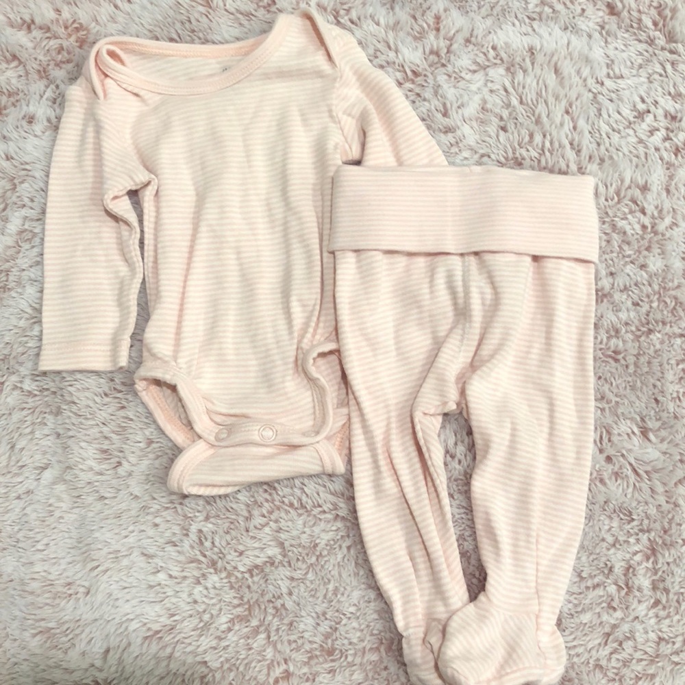 2 pc Pink and White Set